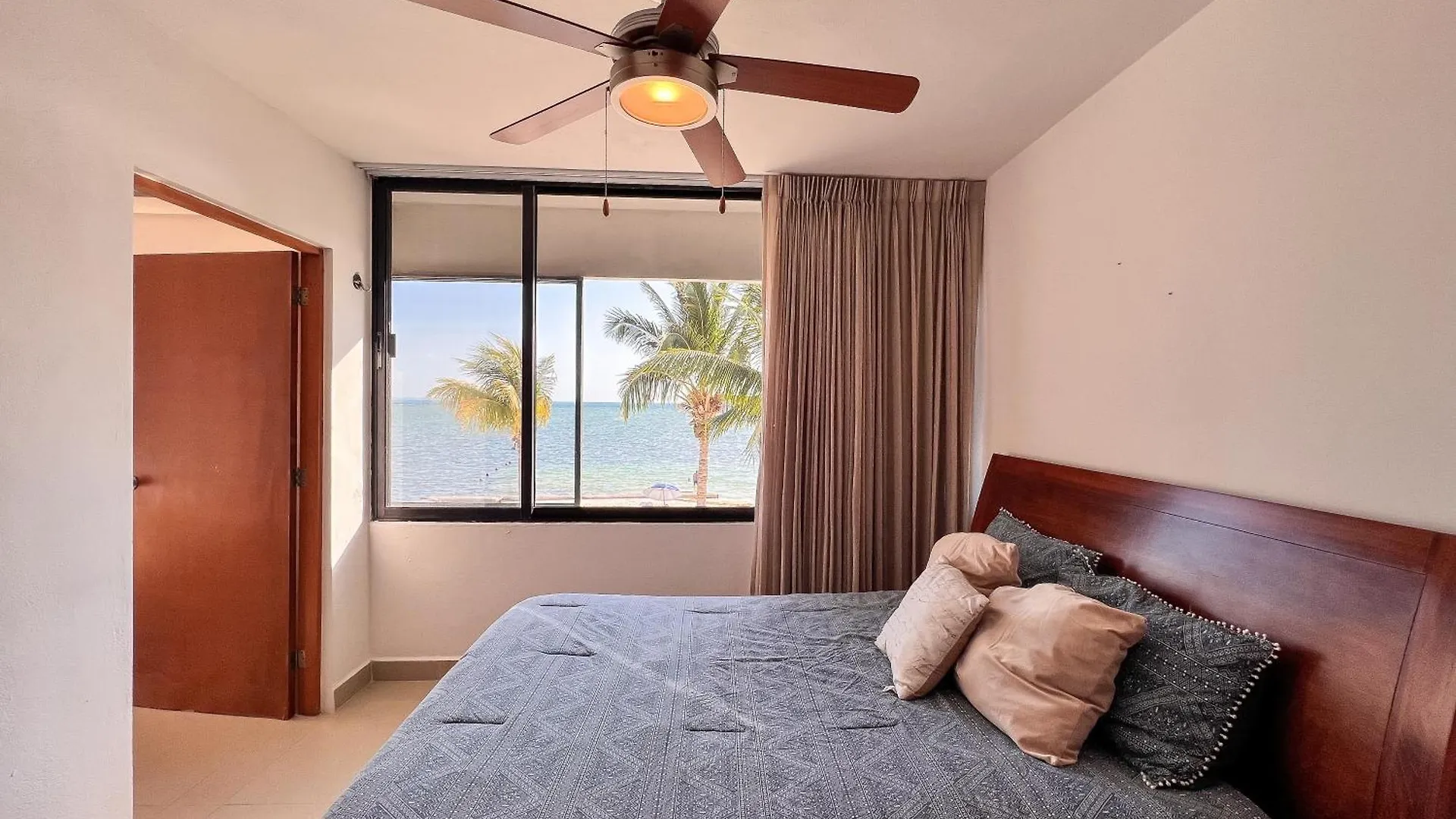 Bello Mar De Cancun, Beautiful 2Br 2Ba Condo Overlooking Beach Spectacular View! Mexico