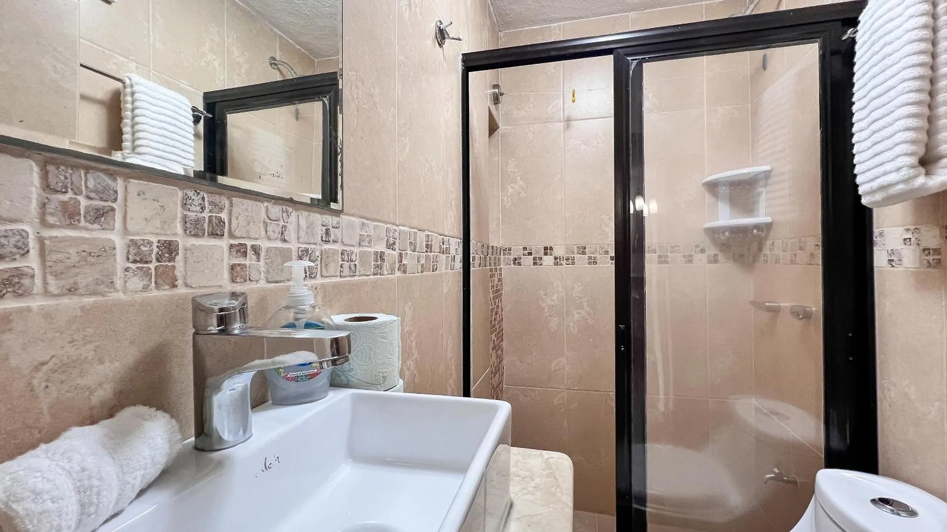 Bello Mar De Cancun, Beautiful 2Br 2Ba Condo Overlooking Beach Spectacular View!